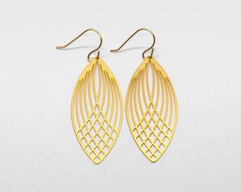 Lightweight Golden Hanging Earrings with Fairy Wing / 18K Gold Plated / Gold Earrings / Geometric Earrings / Minimalist Earrings