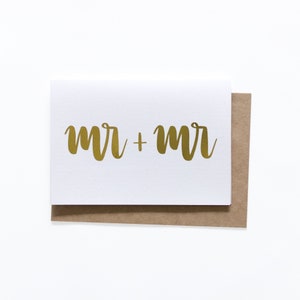 Mr + Mr - Tarjeta de boda/compromiso gay - Matrimonio del mismo sexo - Dos maridos - Boda gay - Hoja de oro - Letras a mano - LGBT - LGBTQ+ - Orgullo