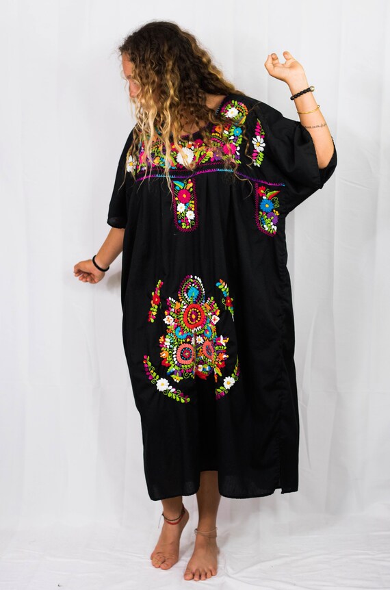 1970s EMBROIDERED PEASANT DRESS