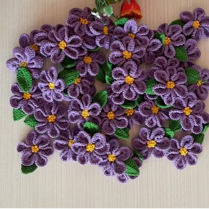 crochet violet applique,purple flower patch ,patches for clothing ,crochet flowers ,African violet ,sewing ,embellishment