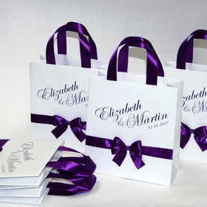 25 Purple Wedding Welcome Bags with satin ribbon bow and your names - Personalized bags for wedding guests - Chic Weddings Gifts and Favors