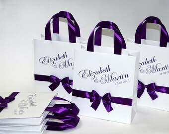 25 Purple Wedding Welcome Bags with satin ribbon bow and your names - Personalized bags for wedding guests - Chic Weddings Gifts and Favors