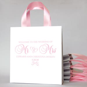 30 Mr & Mrs Welcome Welcome Bags with Light Pink satin ribbon and names - Personalized bags for wedding guests - Weddings Gifts and Favors