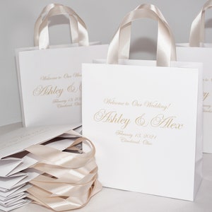 30 sacs de bienvenue pour mariage avec poignées et noms en ruban de satin champagne, cadeaux de mariage élégants et personnalisés pour les invités du mariage