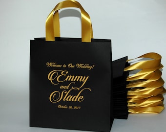 30 Black and Gold Wedding Welcome Bags with satin ribbon and your names - Personalized gift bags for wedding guests Elegant Wedding Favors