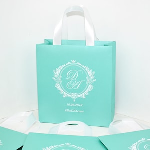 25 Mint Wedding Monogram Welcome Bags with satin ribbon handles, hashtag and your names, Elegant Personalized gifts and favors for guests