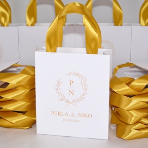 25 Gold Monogramm Hochzeit Willkommen Taschen mit Satinband Griffen und Ihren Namen, Elegante personalisierte Hochzeitsgeschenke und Gastgeschenke für Gäste