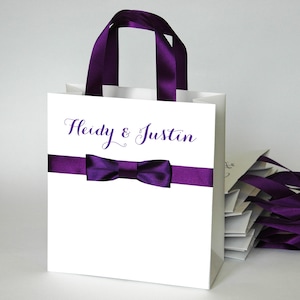 30 Chic Gift Bags with Purple satin bow and your names - Personalized bags for your Wedding or party guests - Weddings Gifts and Favors