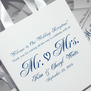 25 bruiloft Welkom zakjes met satijn lint handgrepen en aangepaste namen, elegante heer & mevrouw Personalized tas, marineblauw bruiloft gunsten voor gasten