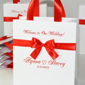 25 rot Hochzeit Willkommen Taschen für Ihre Gäste mit Satinband Griffe, Schleife und benutzerdefinierte Namen personalisierte Hochzeit Partei begünstigt Geschenktüte