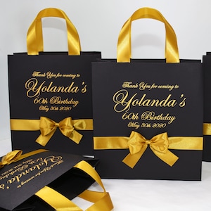20 Geburtstag Party Gunst Taschen mit Satinband Griffe, Schleife und Namen, elegante schwarz & Gold personalisierte 50. Jahrestag samten Geschenken für Gäste