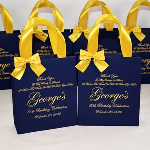 35 Navy Blue & Gold Birthday Party Favor Taschen mit Satinbandgriffen, Schleife und Ihrem Namen Elegante personalisierte Jubiläumsgeschenke für Gäste