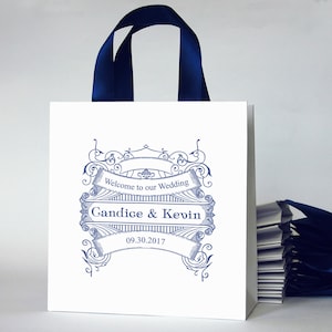 30 Navy blue Wedding Welcome Bags with satin ribbon handles and names - Personalized gift bags for hotel guests - Weddings Gifts and Favors