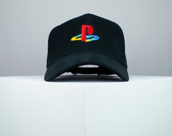 バレンシアガbaseball cap with playstation logo Balenciaga X Playstation Ps5 Baseball Cap Black And White