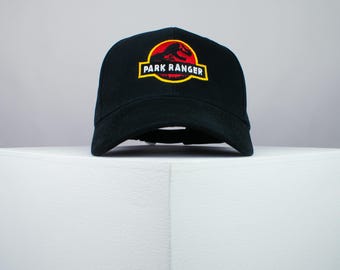 Gorra de béisbol bordada de guardabosques con parche bordado de dinosaurio jurásico // Hatty Hats