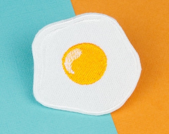 Fried egg iron on patch / egg / patches / food / embroidery / patch / enamel pin / pin / embroidered patch / back patch badge // Hatty Hats