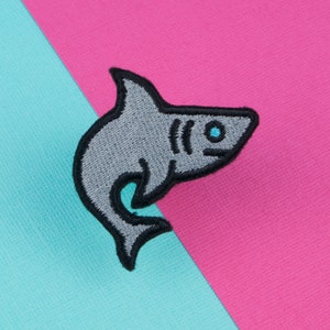 Hai Bügelbild / Hai Bügelbild / Fisch / Patches / Tier / Stickerei / Patch / Emaille Pin / Anstecknadel / gestickter Aufnäher / Rückenflicken Jacken // Hatty Hats