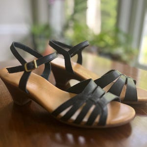 Vintage Naturalizer Navy Leather Super Soft Supple Strappy Cottagecore Sandals Size 6 Low Heel Comfy Bohemian