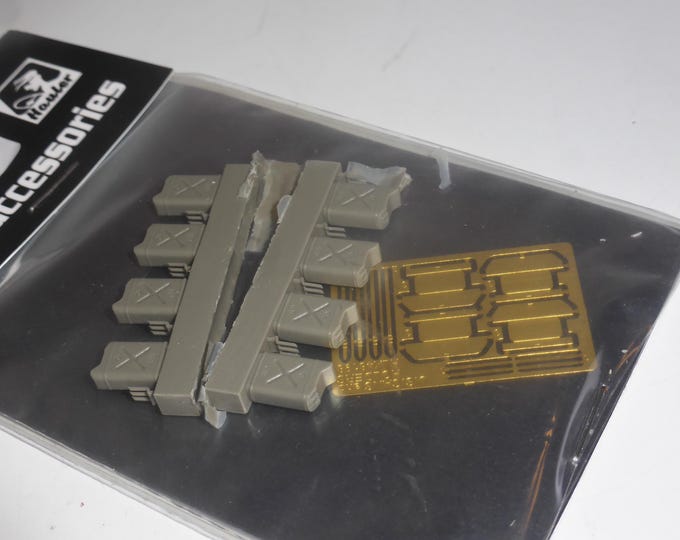 1:48 scale resin and photoetched US cans and holders Hauler HLX48198