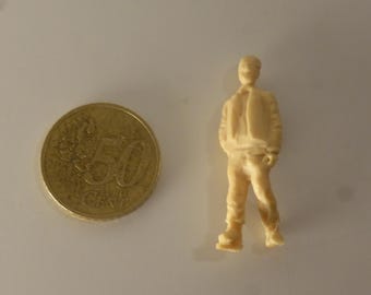 1:43 resin figurine man with jacket standing (to paint) GMF016