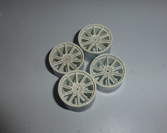 1:18 set of 4  injected plastic (NOT 3D) racing 10-spokes wheels (2 front, 2 rear) plus aluminium machined hubs WHITE