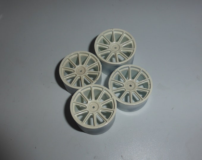 1:18 set of 4 high definition injected plastic (NOT 3D) racing 10-spokes wheels (2 front, 2 rear) plus aluminium machined hubs WHITE