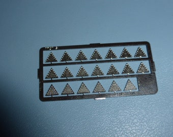 high quality photoetched catseyes or lights (triangular, mm 4.5x4.5x.4.5) for model cars, trucks and other models FLT5