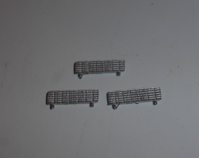 white metal 1:43 scale front radiators for Ferrari 250 GTO, SWB, Aston, Jaguar etc of the 50/60s (pack of 3 pieces) [RD002]