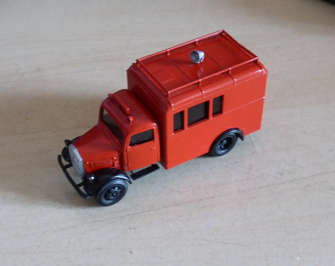 Mercedes 3t truck Fire dept. Artmaster 2003 special handbuilt model 1:87 H0