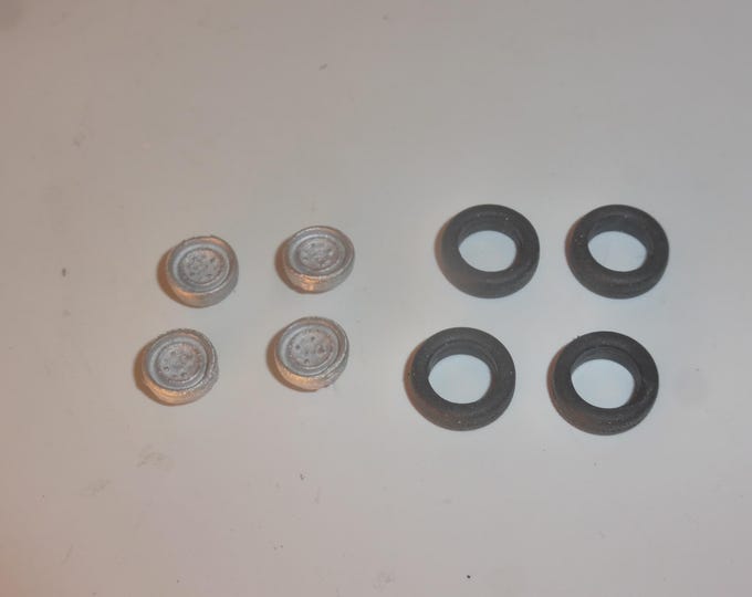1:43 white metal "button" wheels (and rubber tires) for cars of the 50-60s Austin Morris MG etc GMW013