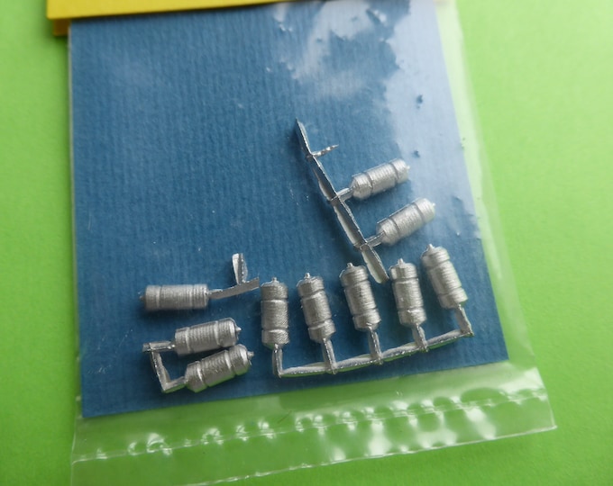 white metal fire extinguishers for 1:43 racing and rally cars (pack of 10 pcs) Racing43 RA16