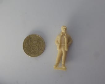 1:43 resin figurine man with jacket standing (to paint) GMF010