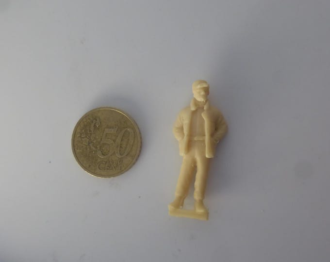 1:43 resin figurine man with jacket standing (to paint) GMF010