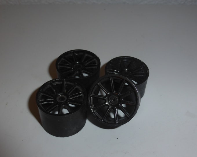 1:18 set of 4 high definition injected plastic (NOT 3D) racing 10-spokes wheels (2 front, 2 rear) + aluminium machined hubs GUN METAL