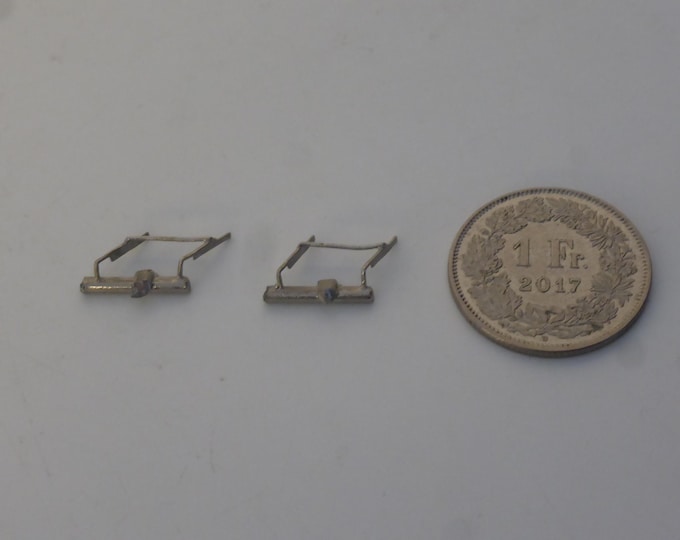 white metal 1:43 scale twin windscreen wipers for racing cars Abarth etc (2x pieces, nikeled)