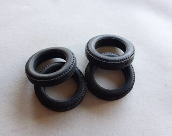 Set of 4 tires, threaded - Model car accessories - Scale model tires - 1:43 mm 3.9x17.3x11.2 #43493