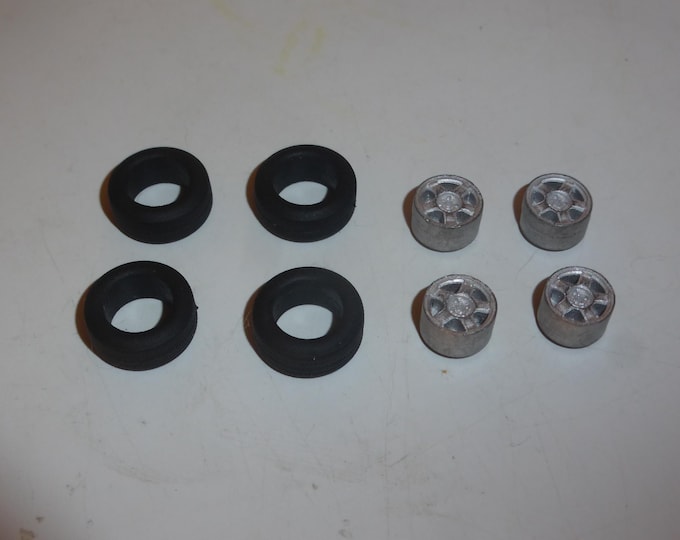 1:43 white metal 5-spokes wheels & rubber tires for cars of the 80-90s GMW051