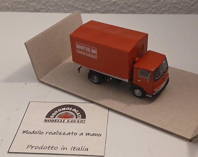 OM Fiat 55 series 50 2-axles truck Bartolini Italian courier with tarpaulin special Handbuilt model by Nonomologati 1:87 H0
