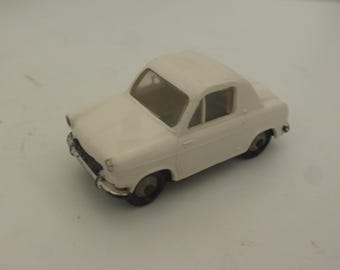 Norev 1:43 plastic series 23 Vespa 400 in white near mint conditions vintage model car