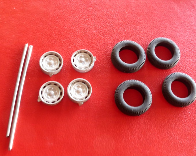 white metal Fergat 10-holes wheels set for Fiat, Alfa Romeo and other road cars of the 50/60s Carrara Models 44