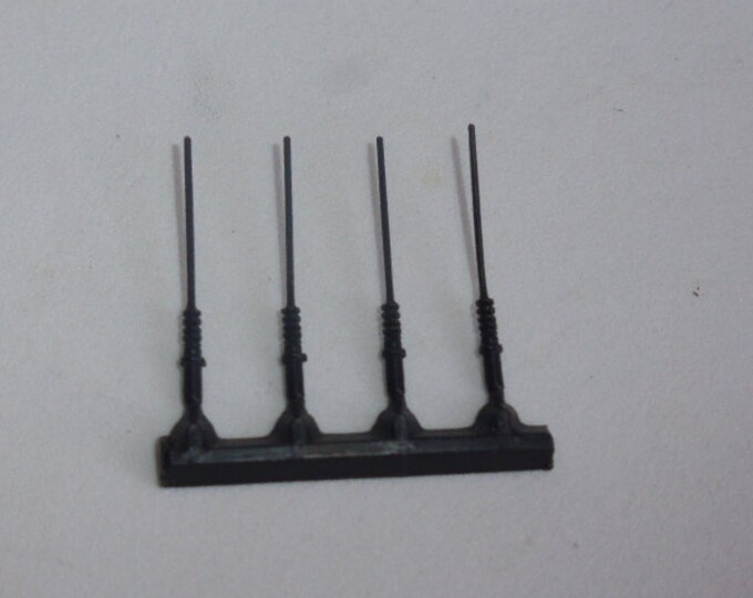 set of 4 plastic aerials antennas moulded with base (90 degrees) for 1:43 models