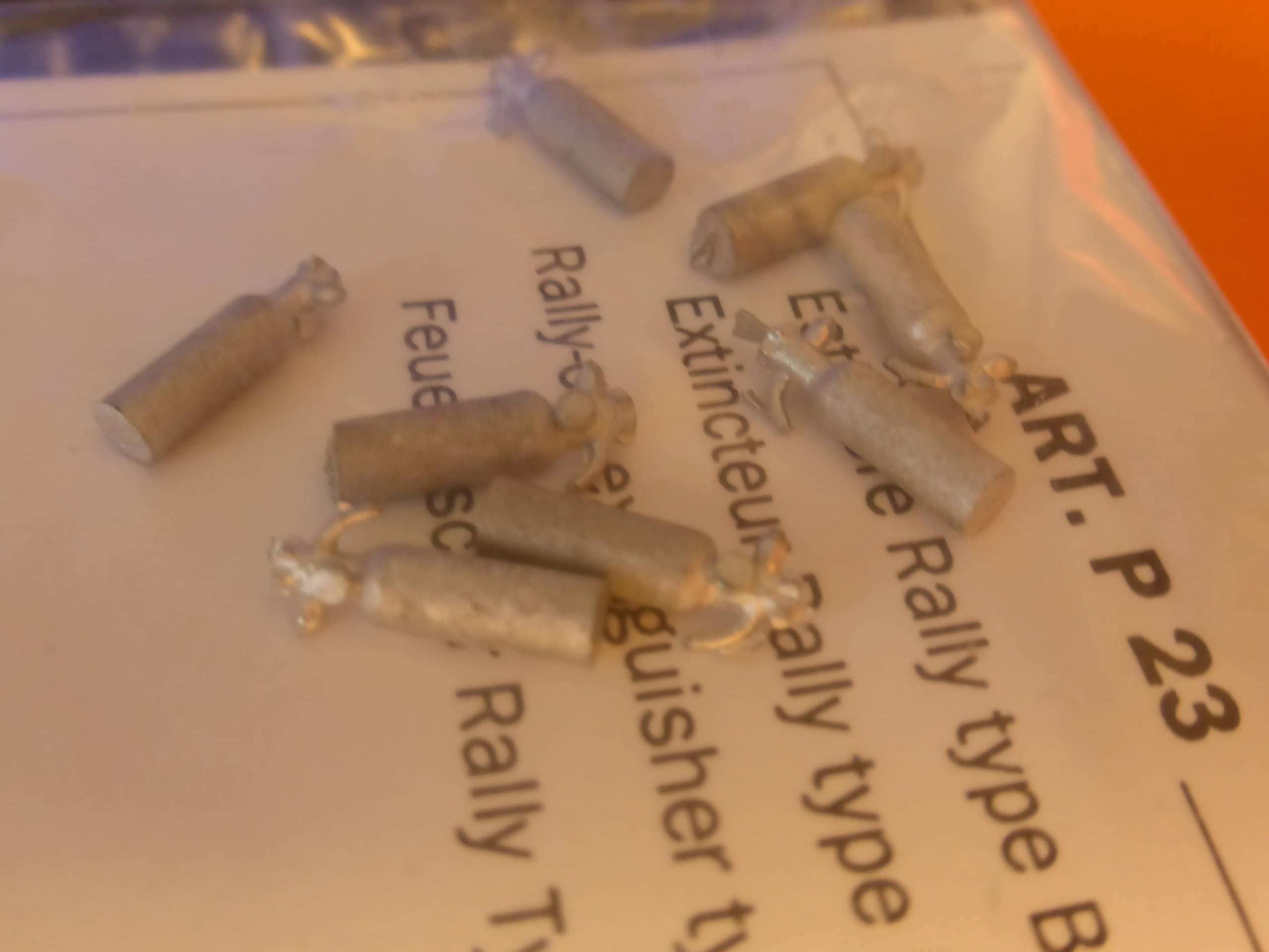 143 scale fire extinguishers for rally cars white metal (pack of 10