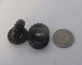 1:43 scale set of 4 treaded tires for big trucks, earth moving machines etc GMT020