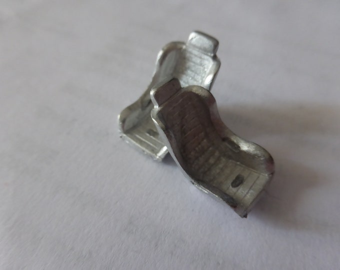 1:43 white metal racing and rally seats of the 70-80s for Fiat 124/131 Abarth etc (pack of 2) Tron SP28