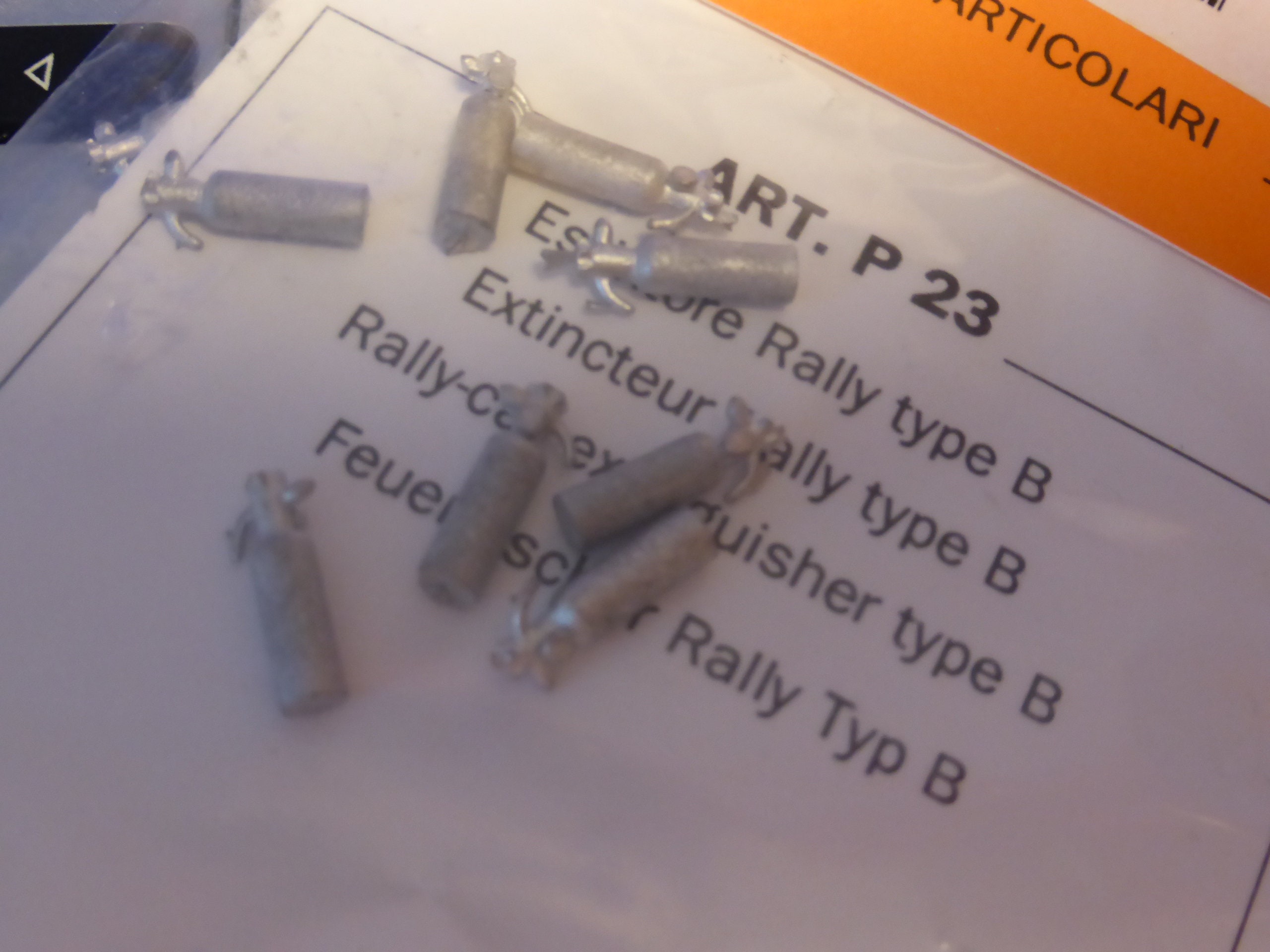 143 scale fire extinguishers for rally cars white metal (pack of 10