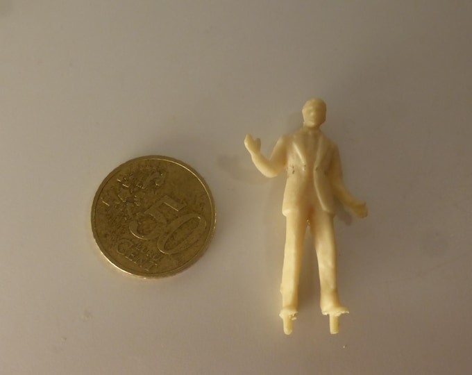 1:43 resin figurine man with jacket standing (to paint) GMF014