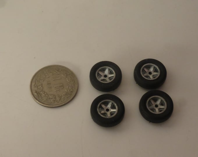 1:43 zamac wheels (with treaded tires) for Porsche 908 and other sportscars GMW028