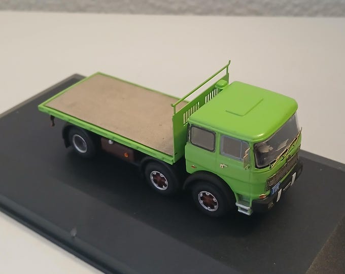 OM Fiat 180 2+1 axles truck flat loading plan in bright green special Handbuilt model by Nonomologati 1:87 H0
