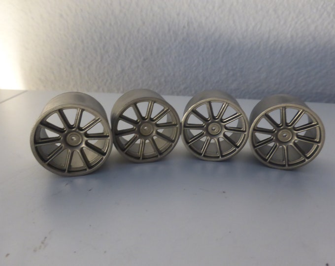 1:18 set of 4 high definition injected plastic (NOT 3D) racing 10-spokes wheels (2 front, 2 rear) plus aluminium machined hubs SILVER