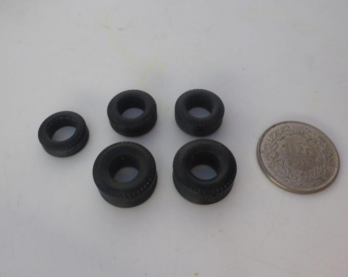 1:43 scale set of 4 + 1 treaded tires for racing cars of the 60-70s Ferrari 330 P4 etc GMT023